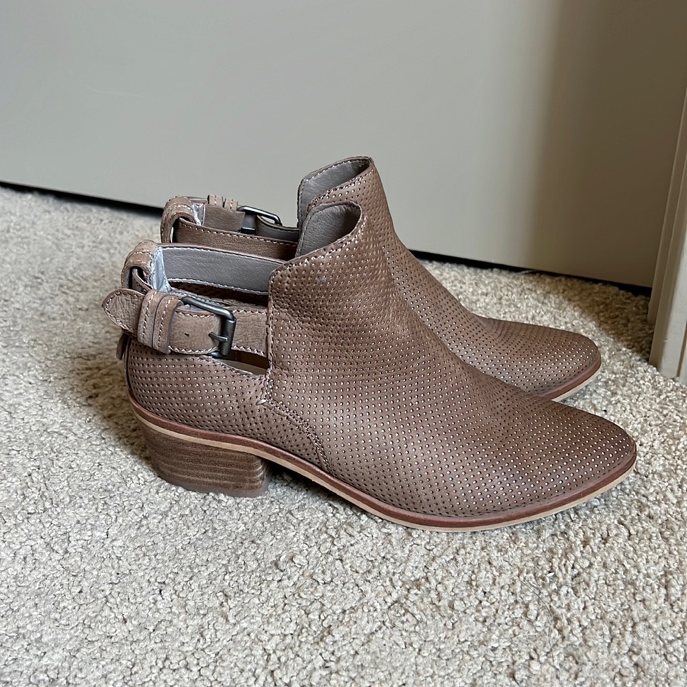 Dolce Vita Kara Perforated Bootie Size 5 Taupe